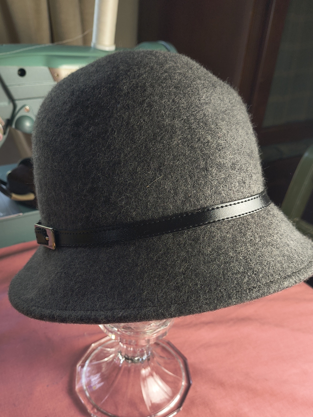 D&Y Vintage Gray Wool Felt Cloche Hat with Black Band